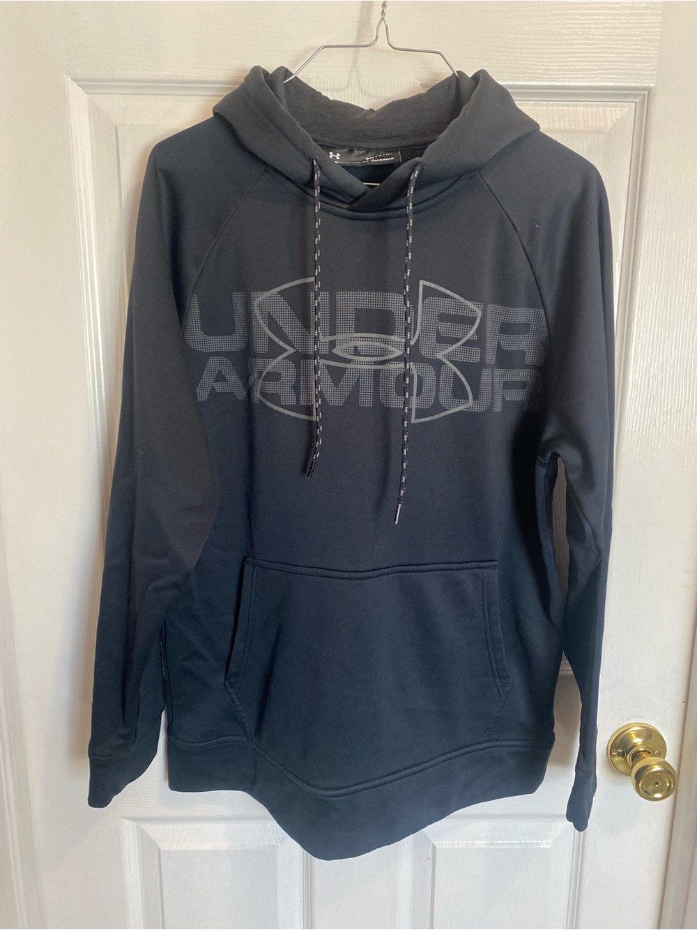 Under Armour Men’s Black pull over Hoodie with Logo